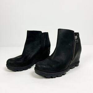 Sorel Arctic II Wedge Zip Bootie Black matte leather Women's Size 8
